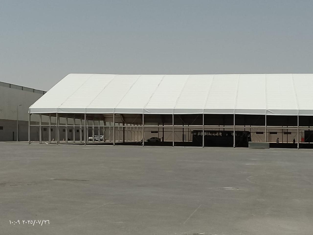 الخيمة أثناء تجهيز الواجهات